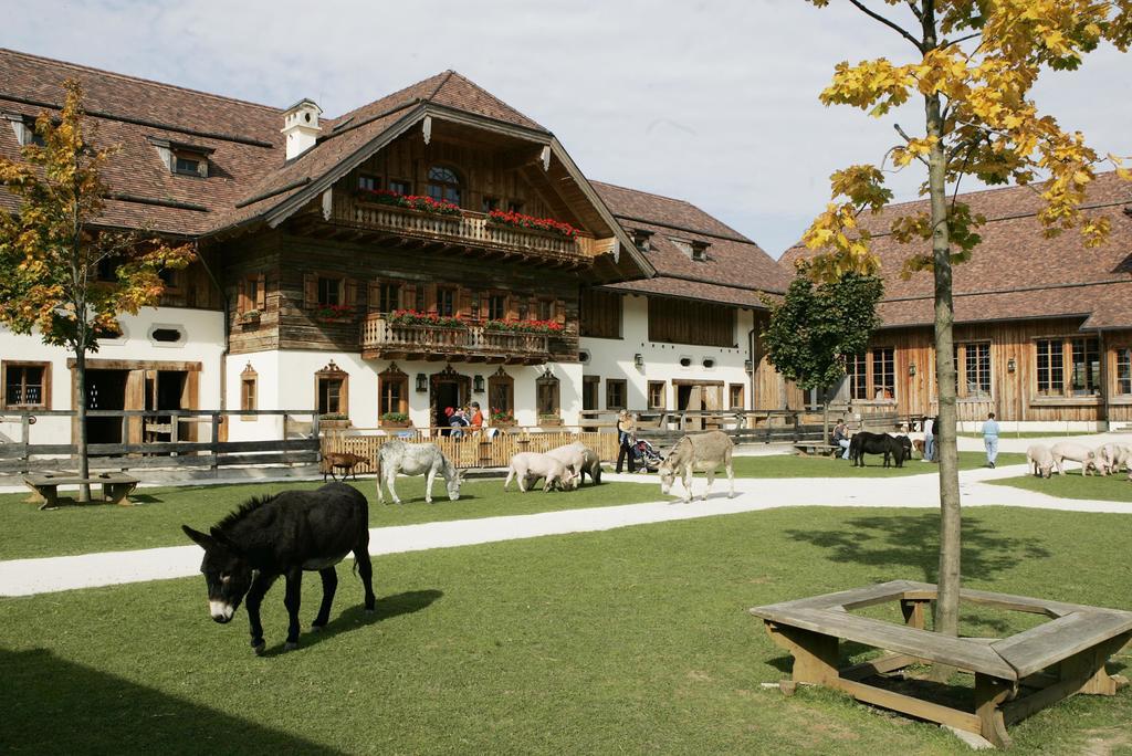 Hotel Landgasthof Altwirt Seeham エクステリア 写真