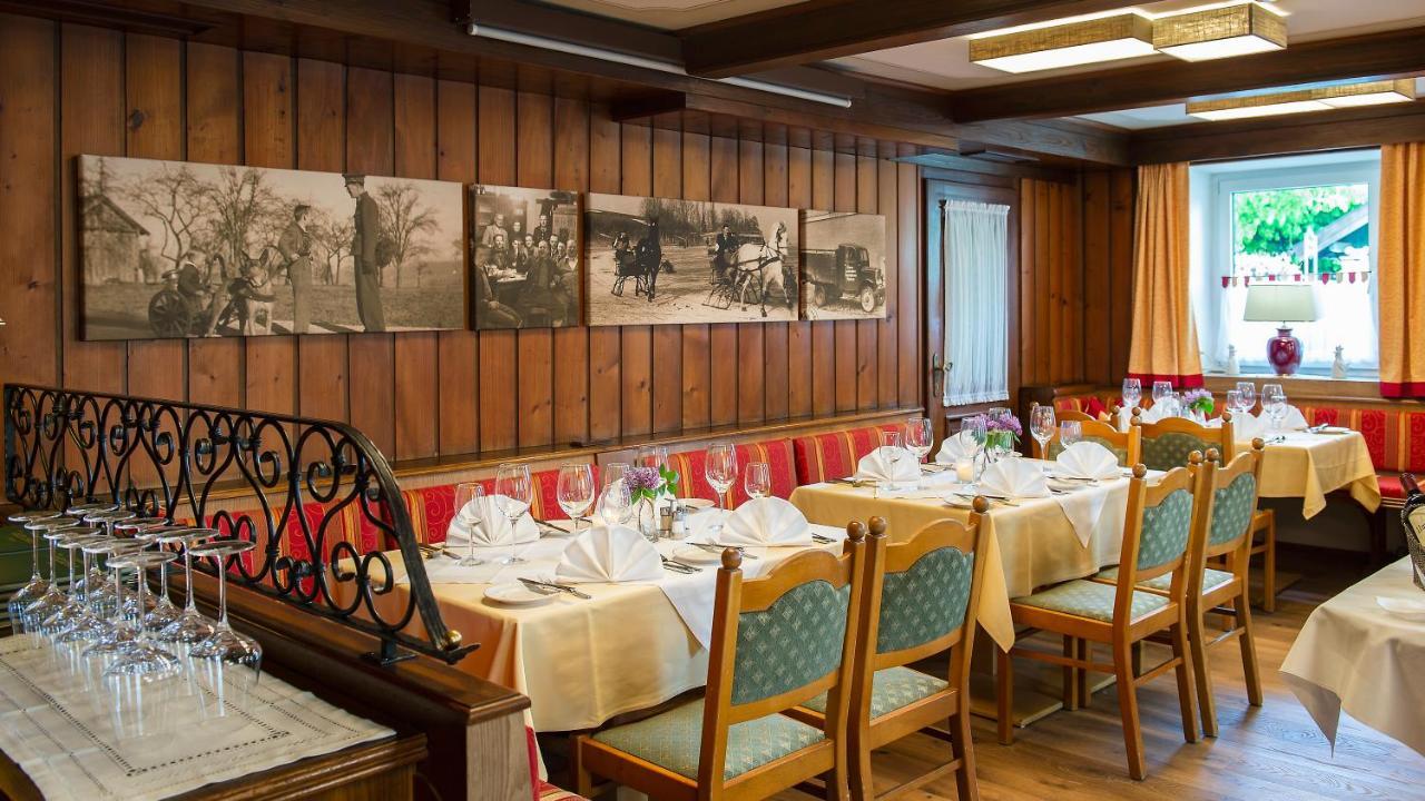 Hotel Landgasthof Altwirt Seeham エクステリア 写真