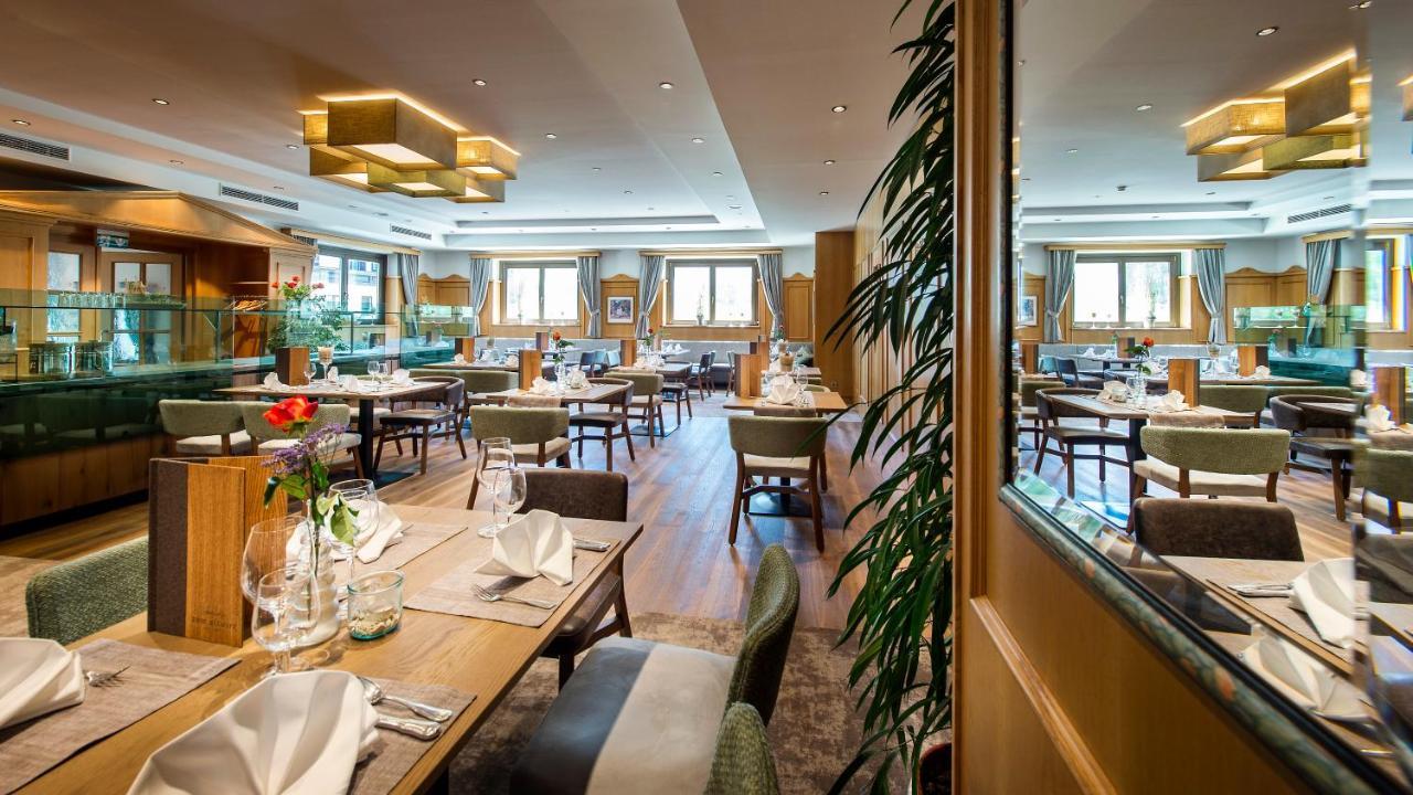 Hotel Landgasthof Altwirt Seeham エクステリア 写真