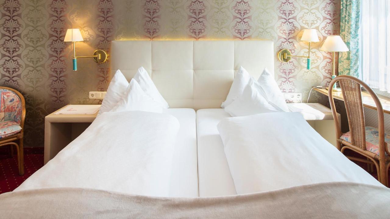 Hotel Landgasthof Altwirt Seeham エクステリア 写真