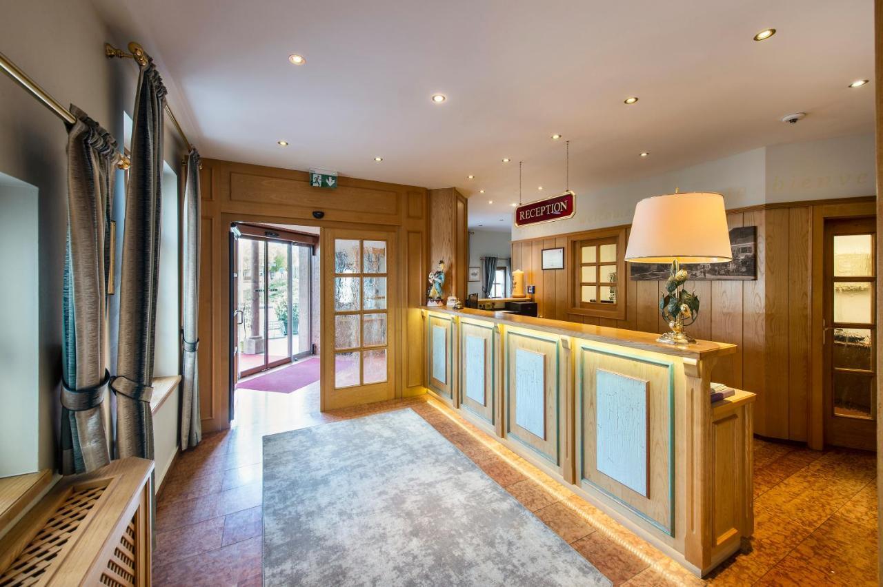 Hotel Landgasthof Altwirt Seeham エクステリア 写真
