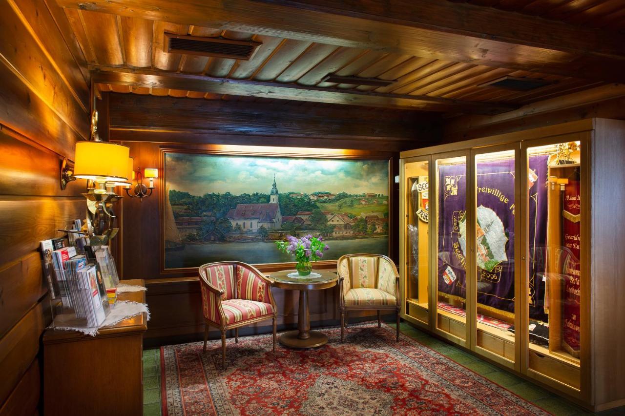 Hotel Landgasthof Altwirt Seeham エクステリア 写真