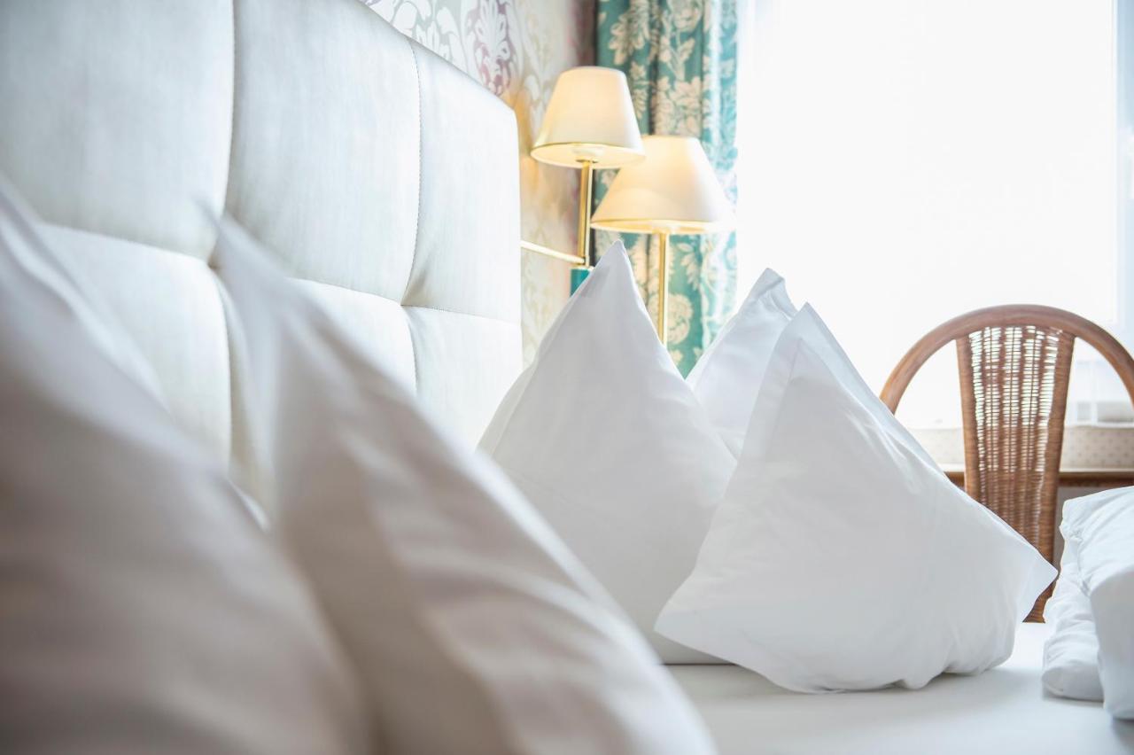 Hotel Landgasthof Altwirt Seeham エクステリア 写真